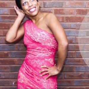 Lace BEBE dress 💯💞